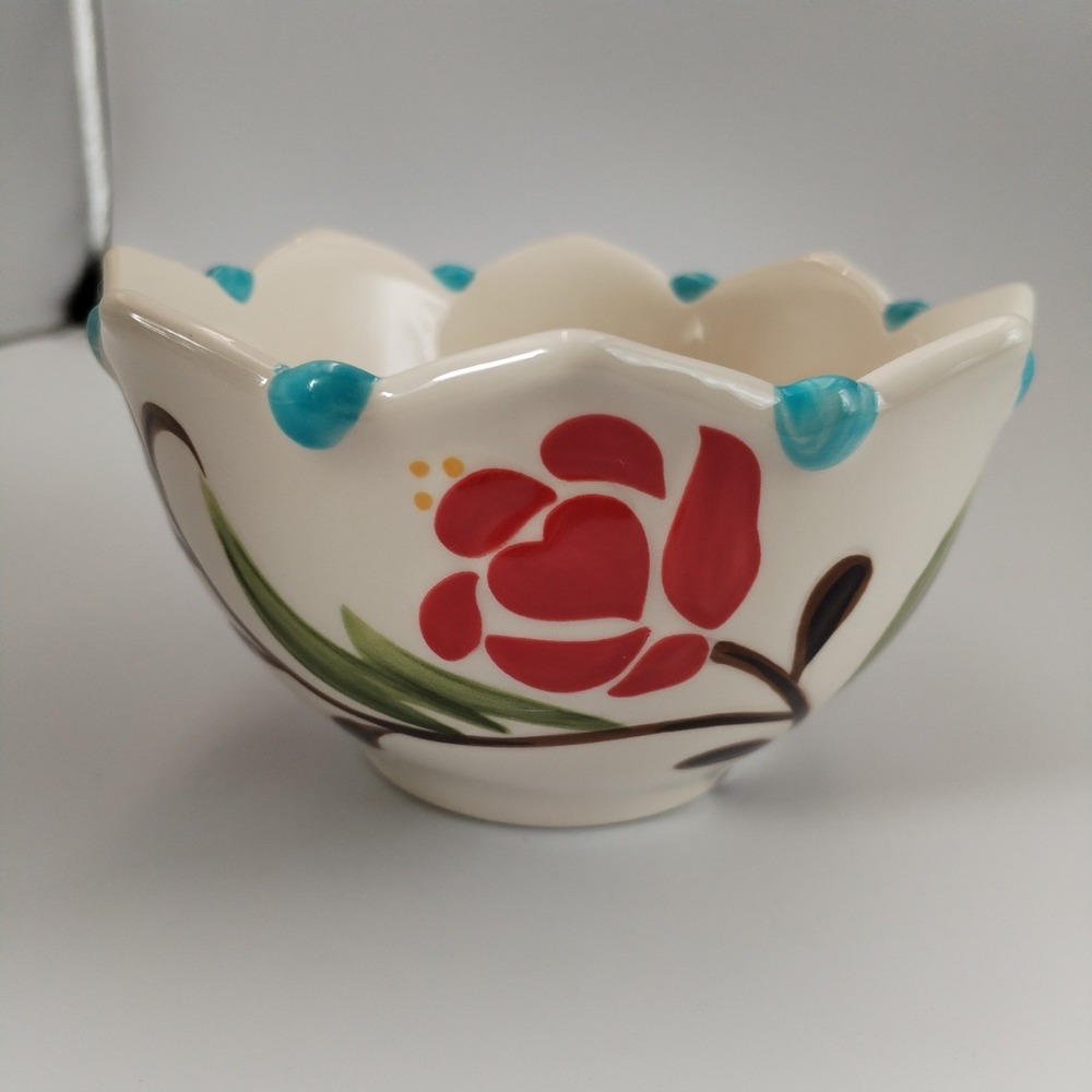 Vida by Eva Mendes for España JARDINE Handcrafted Scalloped Floral‎ Bowl 4.75"